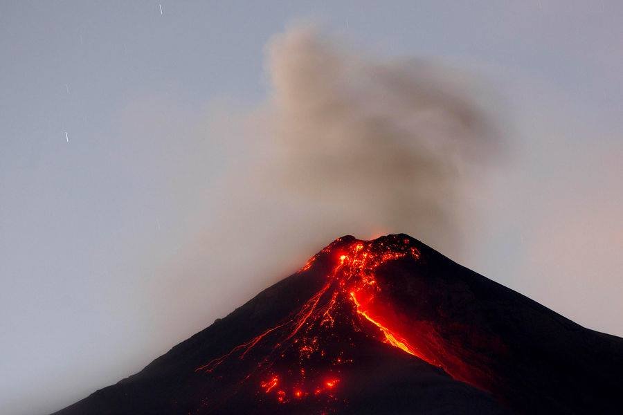 Vulcanul Fuego a avut cea mai violentă erupţie din ultimii ani, sunt cel puţin 25 de morţi.
