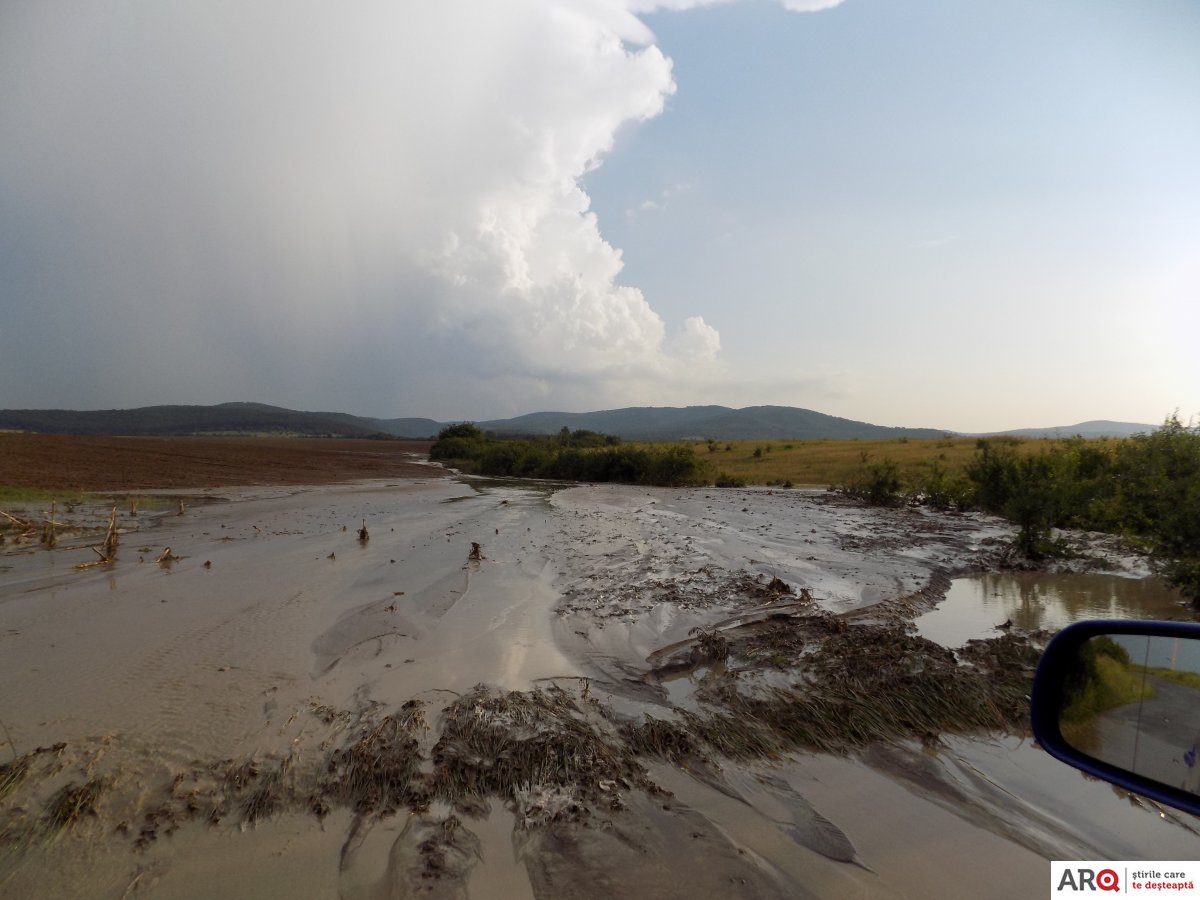 Rupere de nori la Agrișu-Mare și Arăneag în jurul orei 19.00 (FOTO/VIDEO)