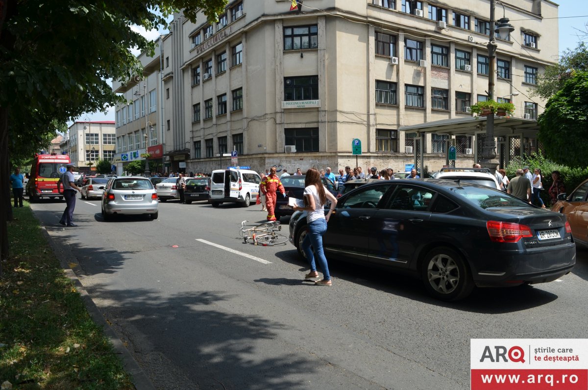 Citroien contra biciclist lângă Libelula (FOTO)