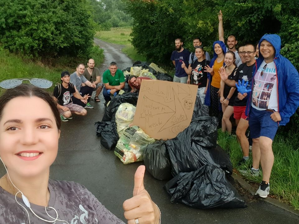 Voluntarii au strâns 600 de kilograme de gunoi de pe  Malul Mureşului