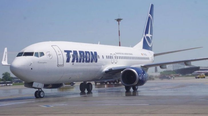 Alertă: Un avion TAROM spre Amsterdam, întors din zbor după fisurarea unui geam