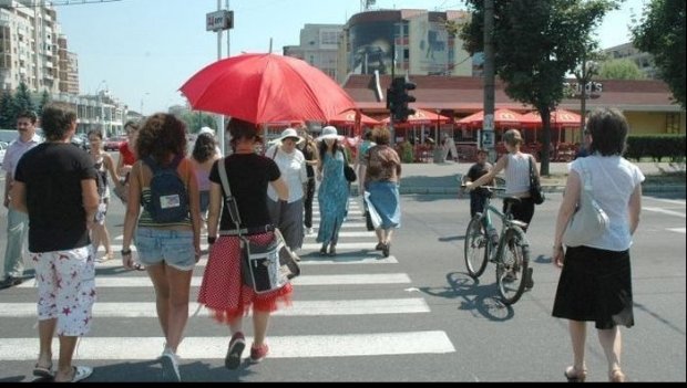 PROGNOZA METEO pentru următoarele zile. Temperaturi în prag de caniculă. Posibile ploi, vijelii şi grindină spre seară