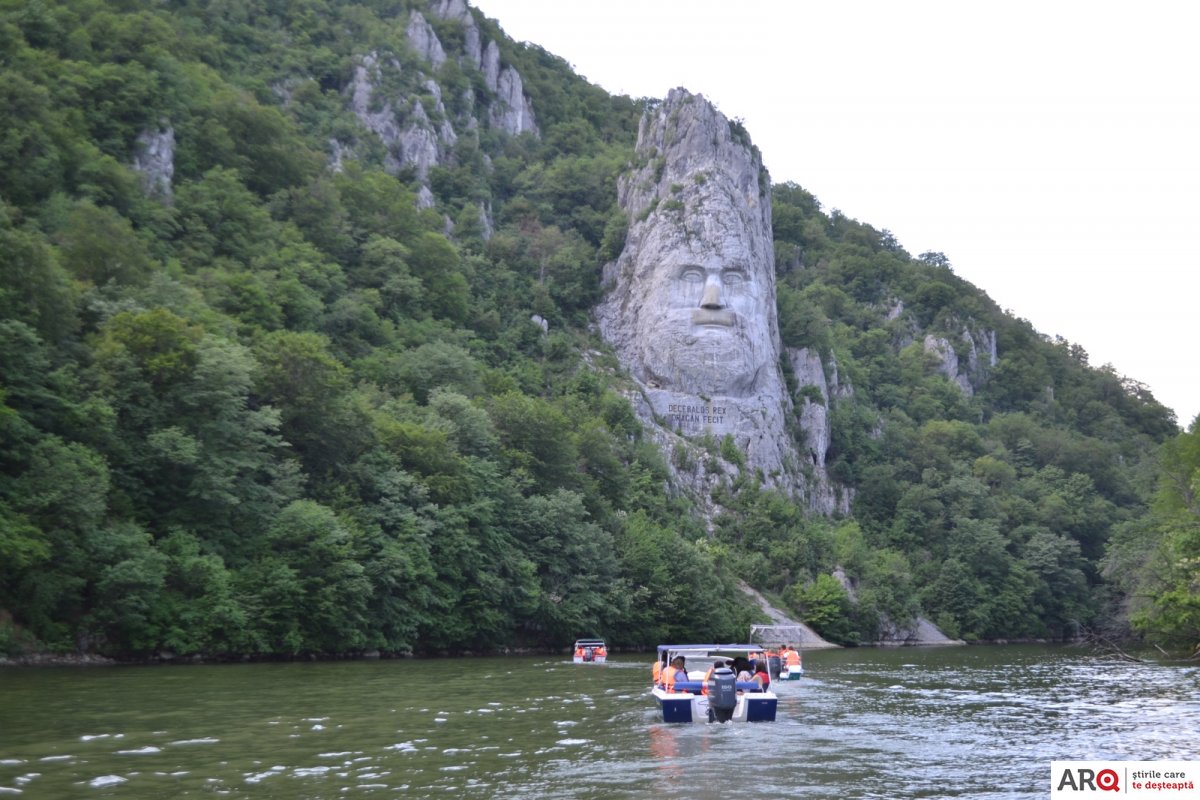 Exclusiv | De la Orșova la Cazane pe Dunăre și prin ținutul salcâmilor înfloriți, la cascada Bigăr