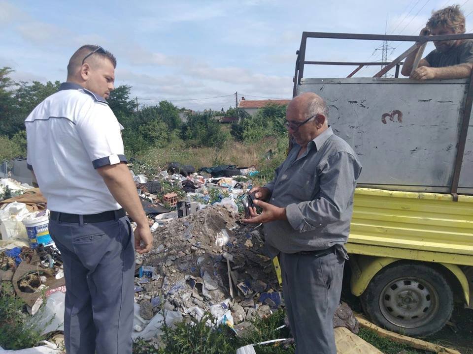 Suprins în timp ce deversa moloz în loc nepermis