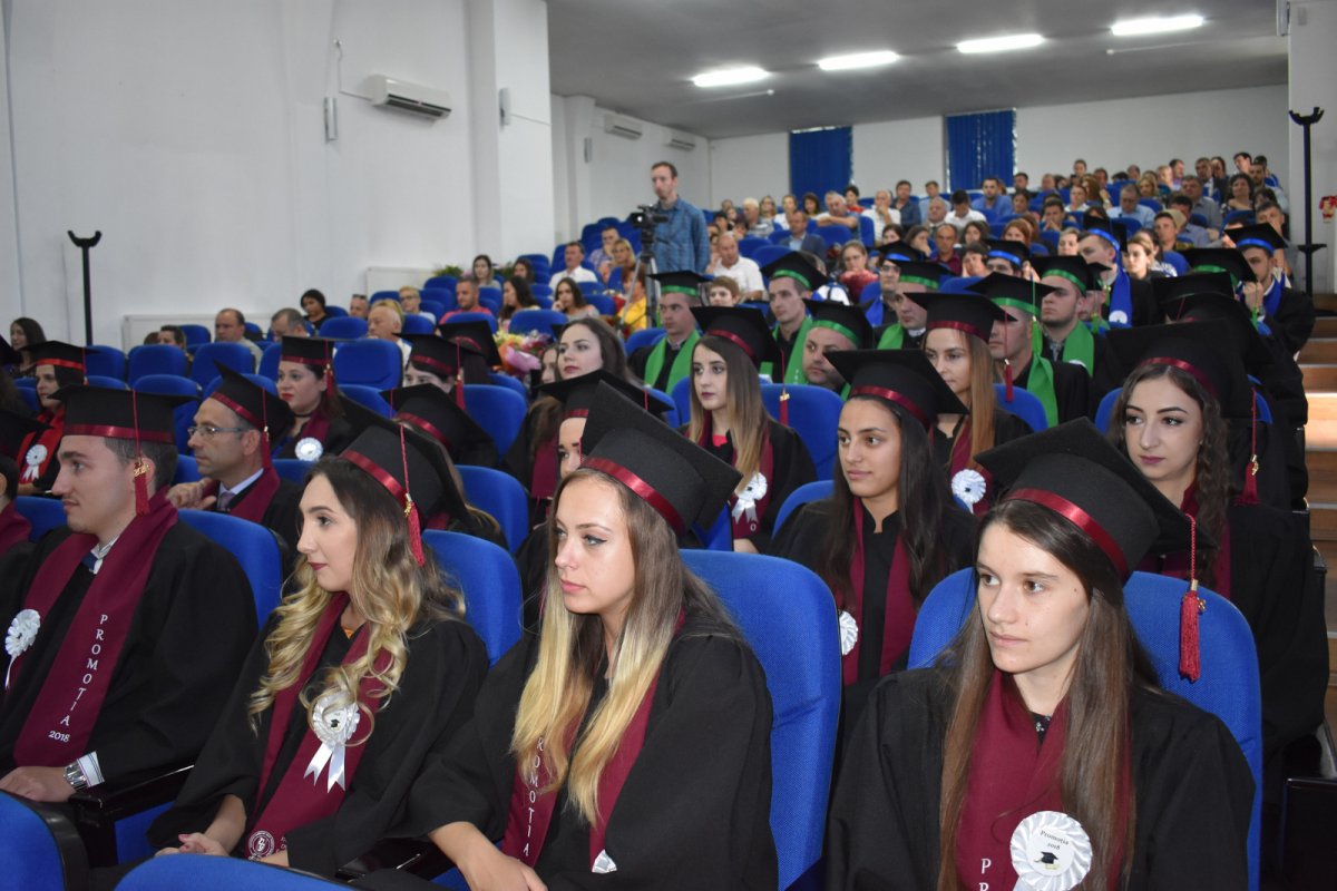  Curs festiv al absolvenţilor Facultăţii de Ştiinţe Economice, Informatică şi Inginerie din cadrul UVVG, promoţia 2018 (FOTO/VIDEO)