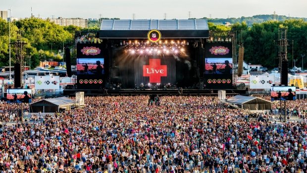 O camionetă a lovit mai mulţi pietoni la un festival de muzică în Olanda. Un mort şi trei grav răniţi