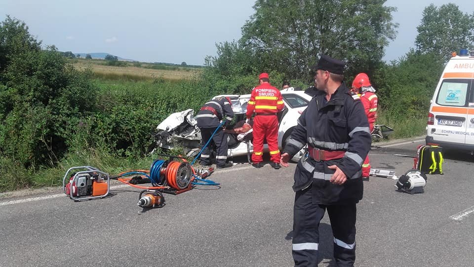 Accident mortal cu autoturism Skoda contra microbuz langă Voivodeni (FOTO)