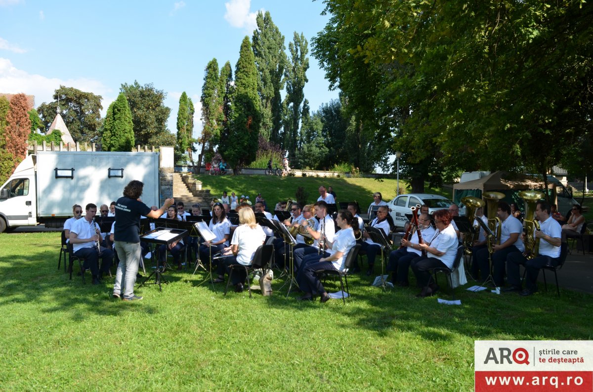 Și a fost un recofortant concert de fanfară al Ansamblului de Suflatori din Pecs în parcul MIHAI EMINESCU