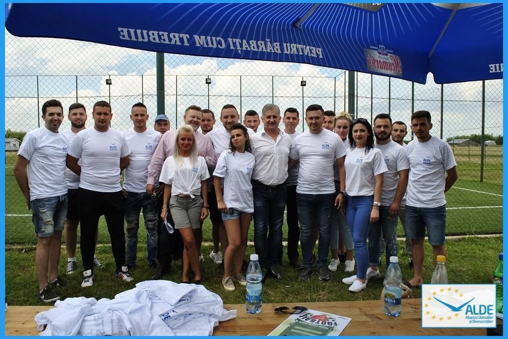 Tinerii ALDE Arad s-au întâlnit la Apateu, duminică 15 Iulie, cu ocazia celui de al treilea turneu de fotbal în scop caritabil „Împreună pentru o faptă bună”.