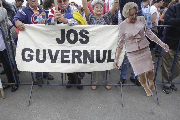 Mii de protestatari, împotriva PSD la Parlament. Zeci de oameni au cerut să intre în clădire