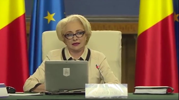 Dăncilă, acuzată de prestații la limita ridicolului. I se cere demisia