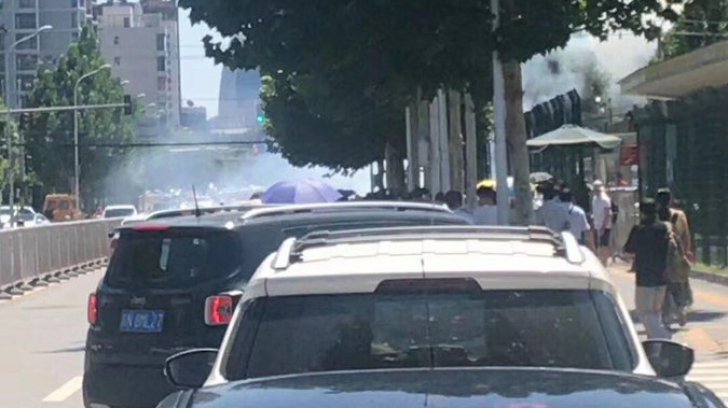 O bombă a fost detonată în fața ambasadei SUA la Beijing. Forțe de securitate au înconjurat zona