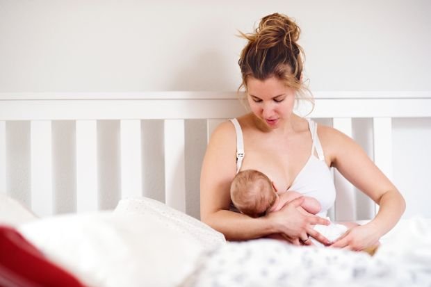 3 din 5 nou-născuți nu sunt alăptați la sân în prima oră de viață
