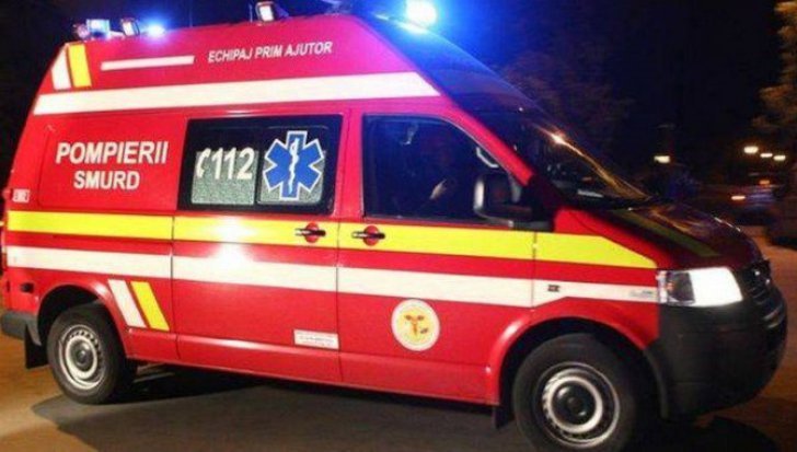 Grav accident în Galați. O mașină în depășire a izbit frontal un alt autoturism: un mort și 7 răniți