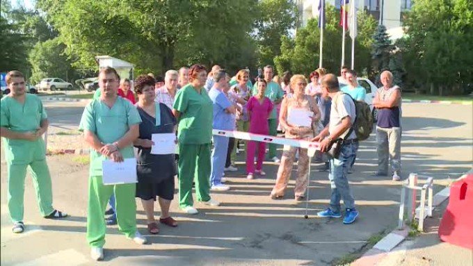 Un asistent medical de la Spitalul Universitar, aflat în greva foamei: „Sunt epuizat şi îmi este rău”