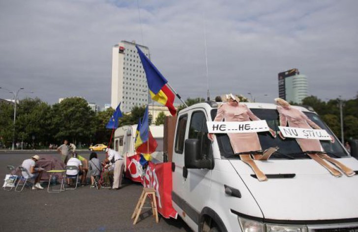 Primăria Capitalei, prima plângere penală contra protestatarilor din Piaţa Victoriei