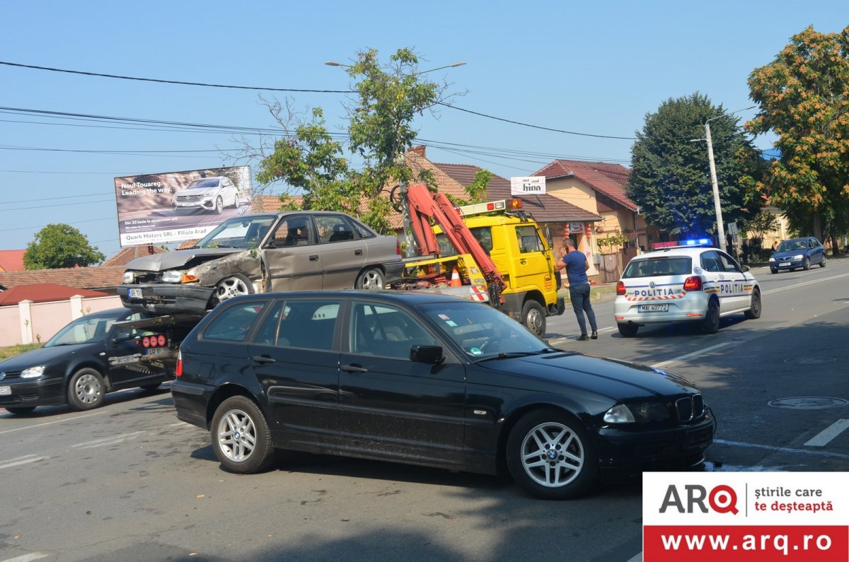 Accident cu BMW contra VW pe Calea Victoriei