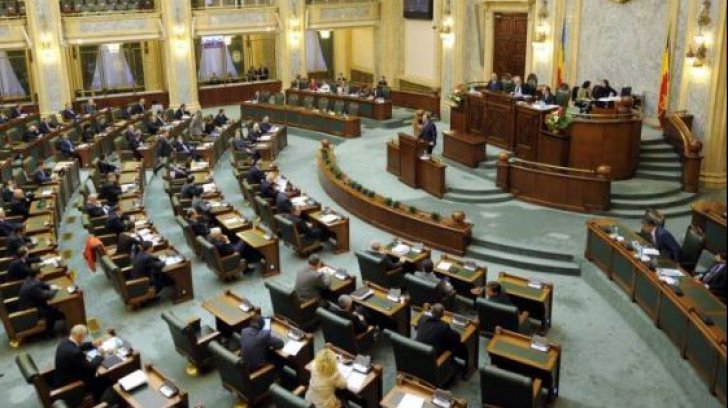 Începe noua sesiune parlamentară. Puterea vrea lege pentru lobby, Opoziţia - alegeri în două tururi