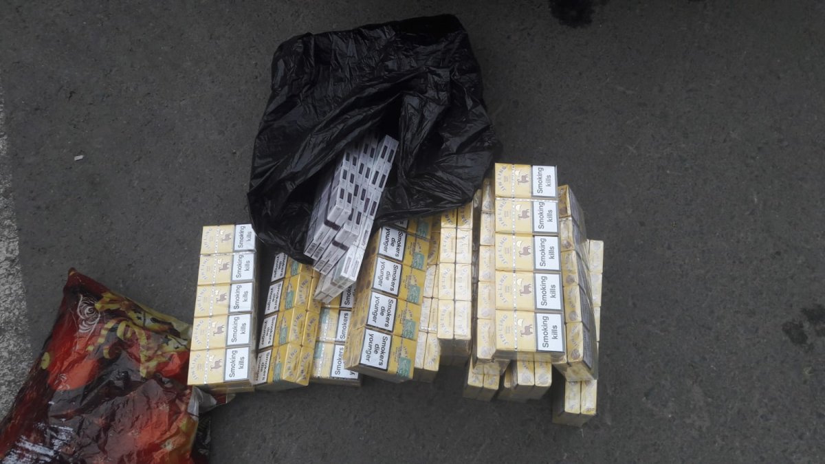18 cartușe de țigări netimbrate, ridicate în vederea confiscării în această dimineață  de Jandarmii arădeni
