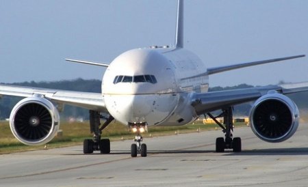 Companiile aeriene europene închid rutele spre Iran