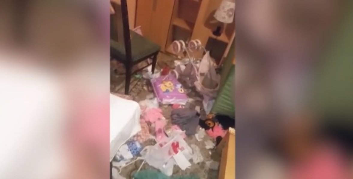 Casa groazei. Femeia care și-a abandonat copiii într-o mizerie de nedescris a fost reținută