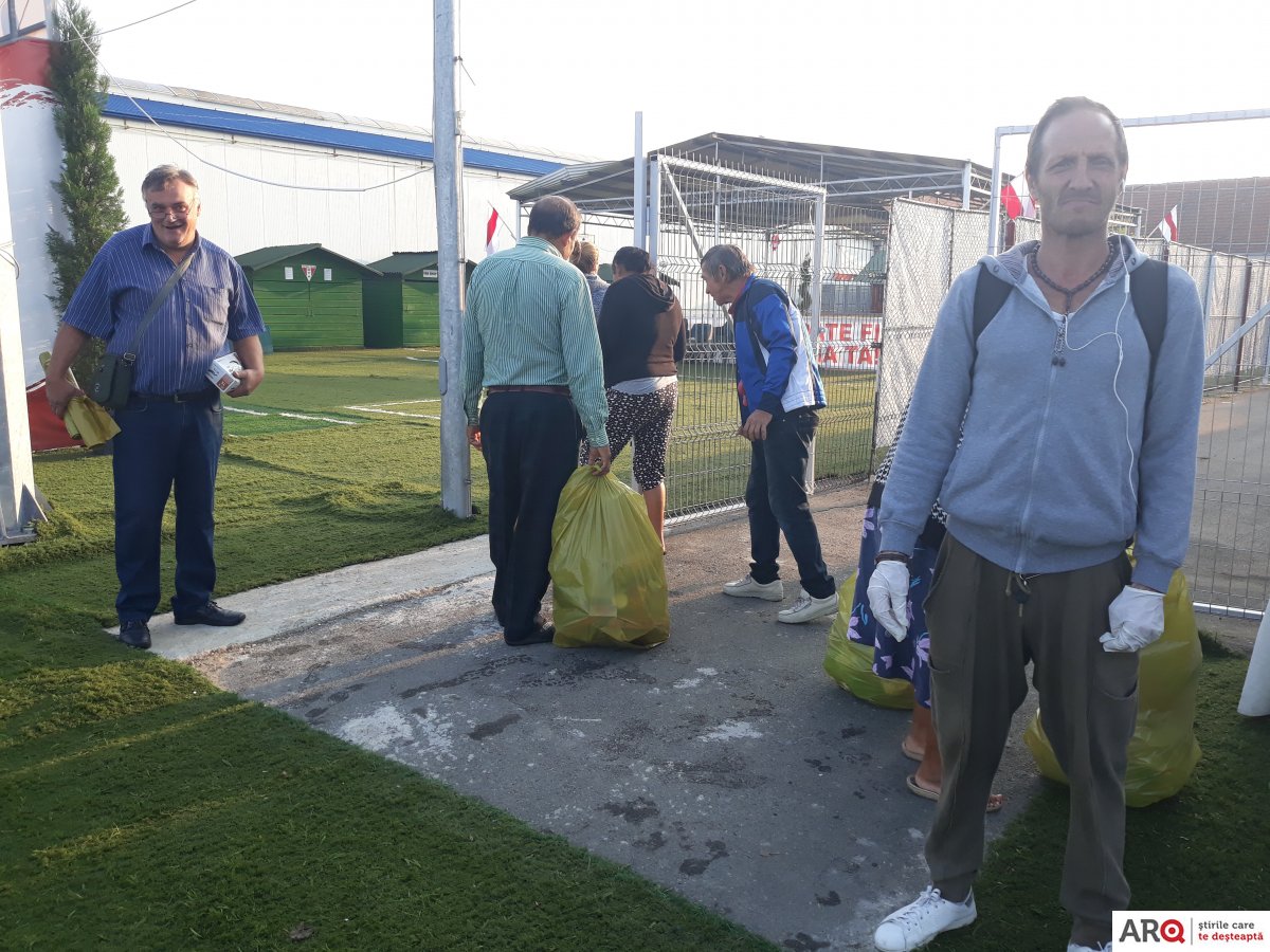 Poliția Locală  si persoanele care beneficiază de ajutor social au facut curatenie zilnic pe Arena Motorul 