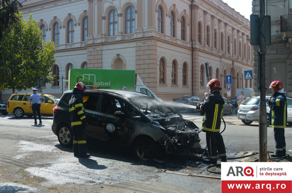 TAXI ALFA mistuit de flăcări