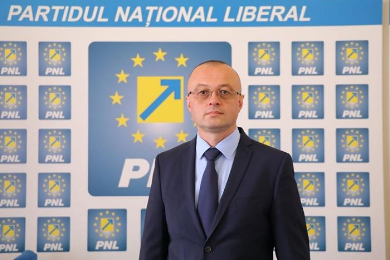 Dorin Stanca (PNL): „Stimați guvernanți, nu mai faceți experimente pe dascălii și copiii noștri!”