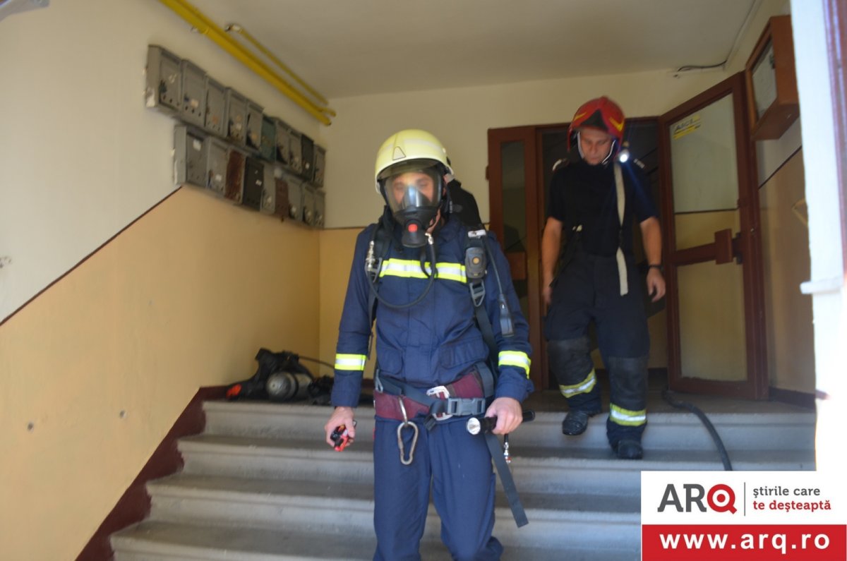 Incendiu la parterul unui apartament în Arad