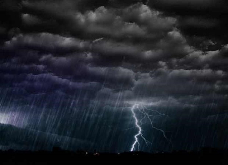 ALERTĂ METEO: Cod galben de furtuni, cu descărcări electrice, vânt puternic şi căderi de grindină. VEZI ZONELE VIZATE 