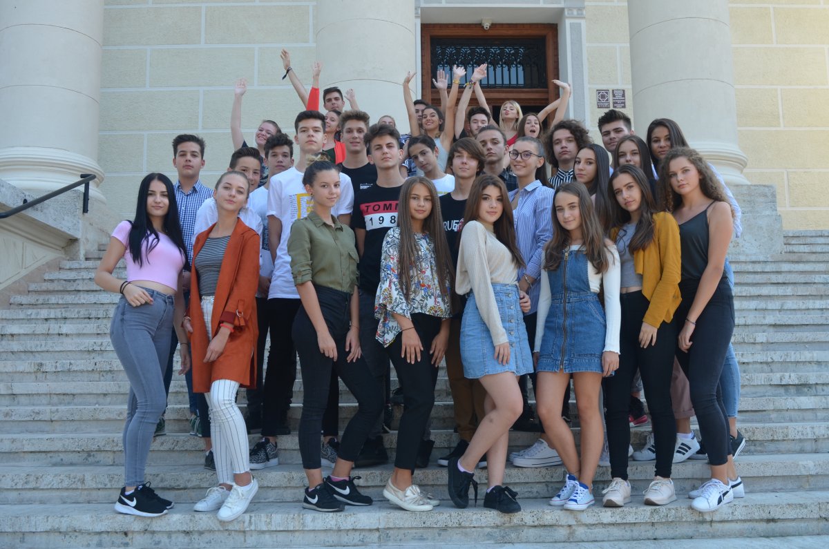 Votați MISS și MISTER Q Boboc de la Colegiul Naţional