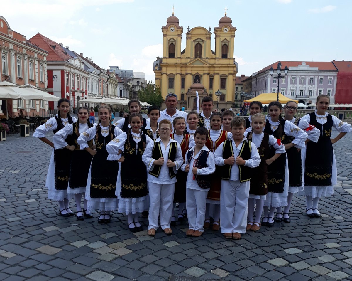 Ansamblul folcloric Sloga Felnac, pentru prima dată în Serbia la Festivalul Copiilor Stevan Sremat