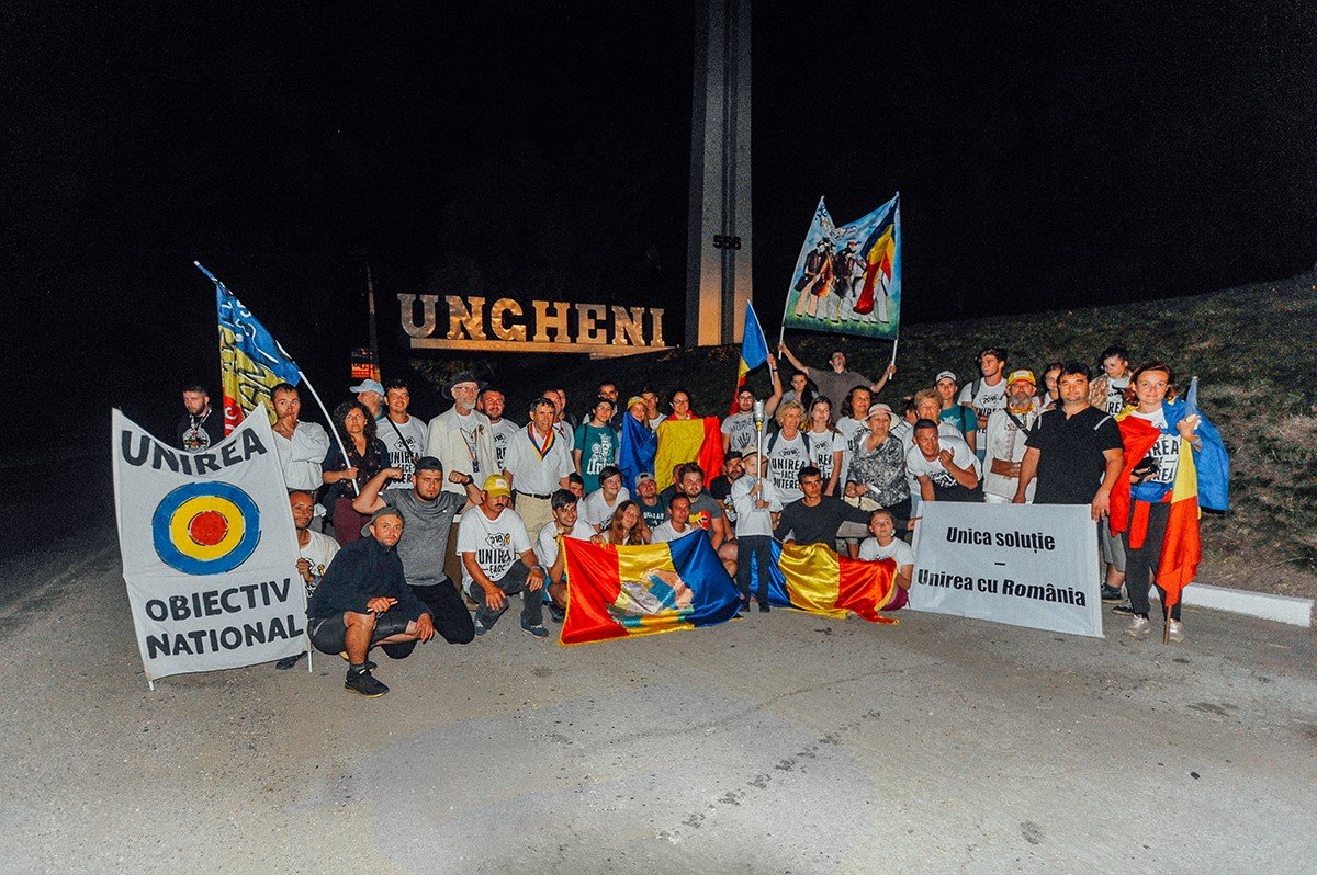 Marșul Centenarului a trecut granița, Simion și alte sute de cetățeni români, indezirabili!