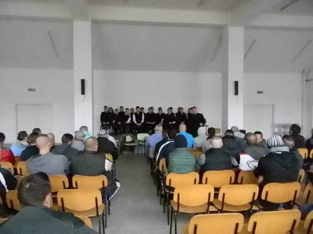 Seminariștii arădeni în vizită misionar-duhovnicească la Penitenciarul din Arad