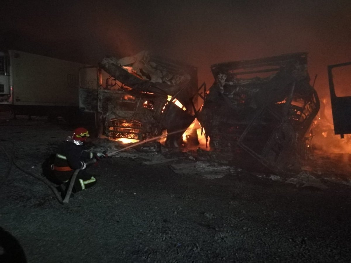 Camioane incendiate la Cicir
