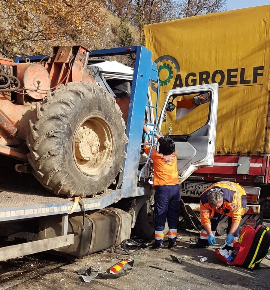 Mort in accident între două TIR-uri la Toc