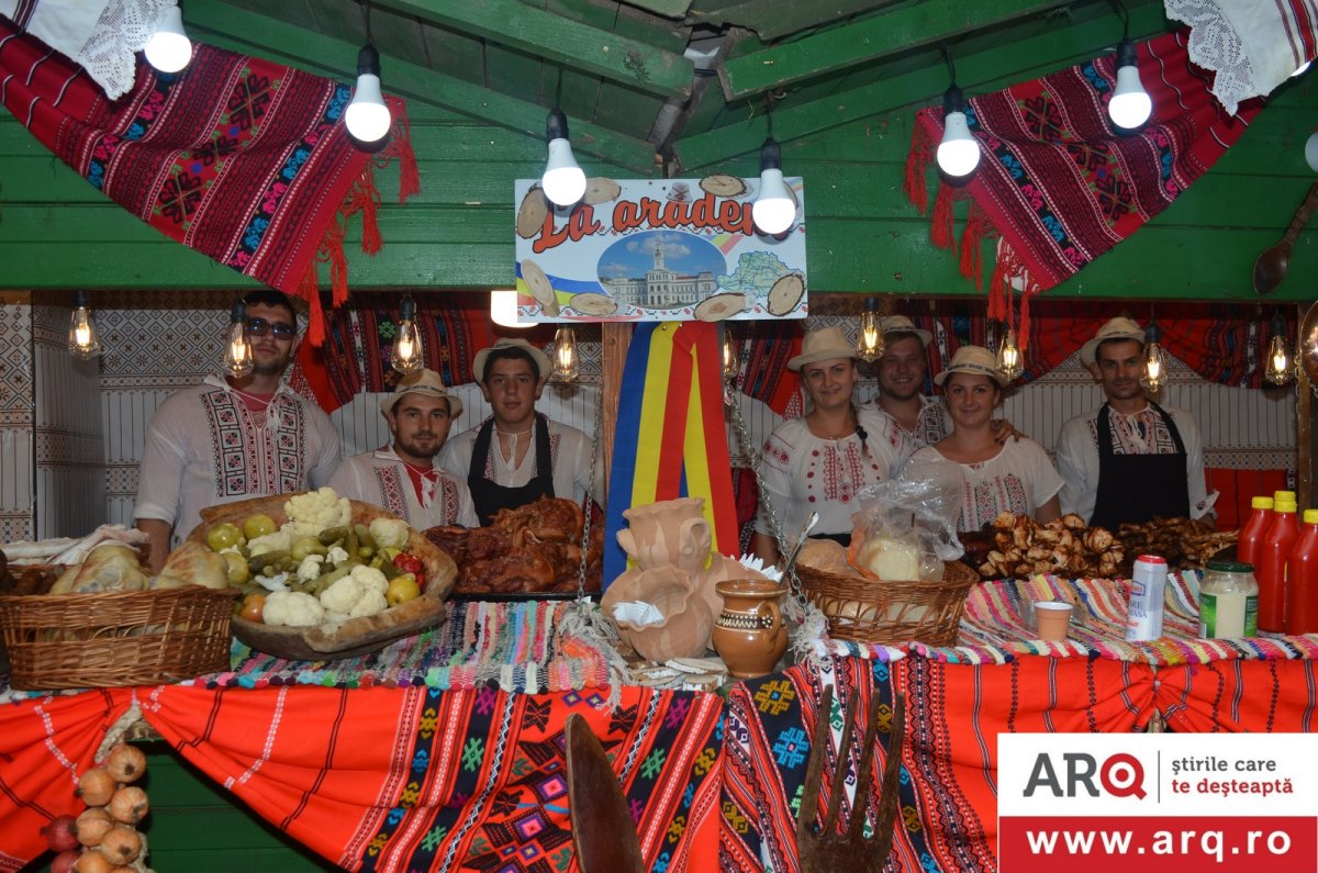 O nouă ediție a Festivalului Vinului a debutat vineri la Arad