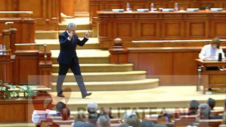 Florin Iordache, semne obscene către Opoziție, în Parlament. Explicație zeflemitoare| VIDEO