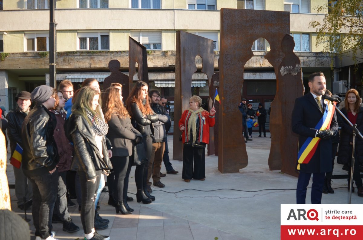 A fost inaugurat grupul statuar Arad -1918,  dedicat sărbătoririi Centenarului Marii Uniri.