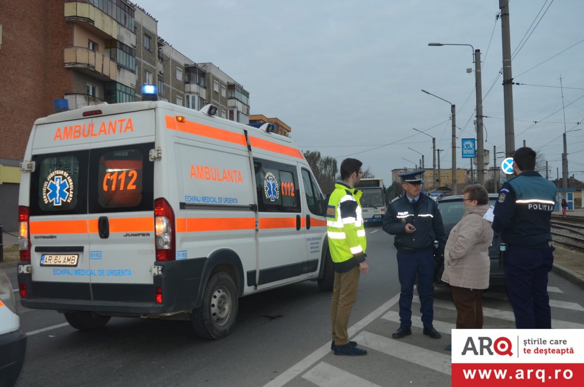 O femeie de 63 de ani a murit în fața gării din Aradul Nou