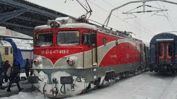 CFR SA: Nu sunt probleme în circulaţia trenurilor. Aproape o sută de localităţi din vestul ţării nu au curent electric