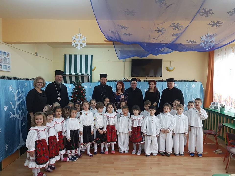 Preasfințitul Părinte Emilian Crişanul în vizită la grădiniță