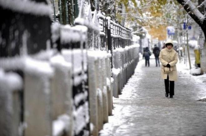 PROGNOZA METEO LUNARĂ: Ninsori abundente până în februarie în toată ţara