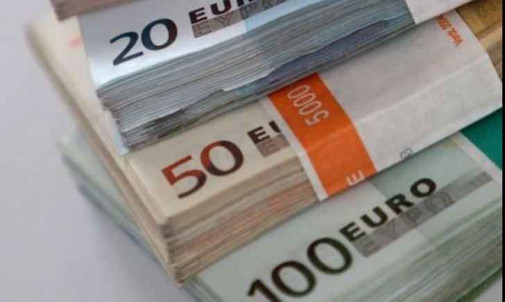 Leul începe săptămâna în genunchi. EURO se apropie de 4,69 lei