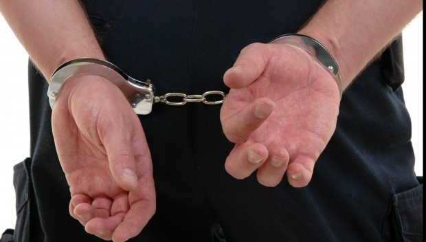 Doi adolescenţi care au ucis un taximetrist din Lugoj şi i-au furat maşina, condamnaţi la închisoare. Ce pedepse au primit
