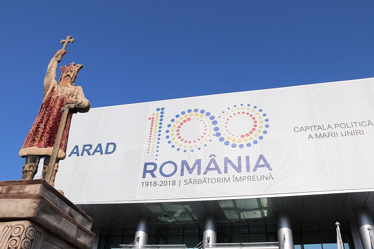 O statuie de șapte metri a lui Ștefan cel Mare promovează Forumul Economic Româno-Moldovenesc de la Arad!