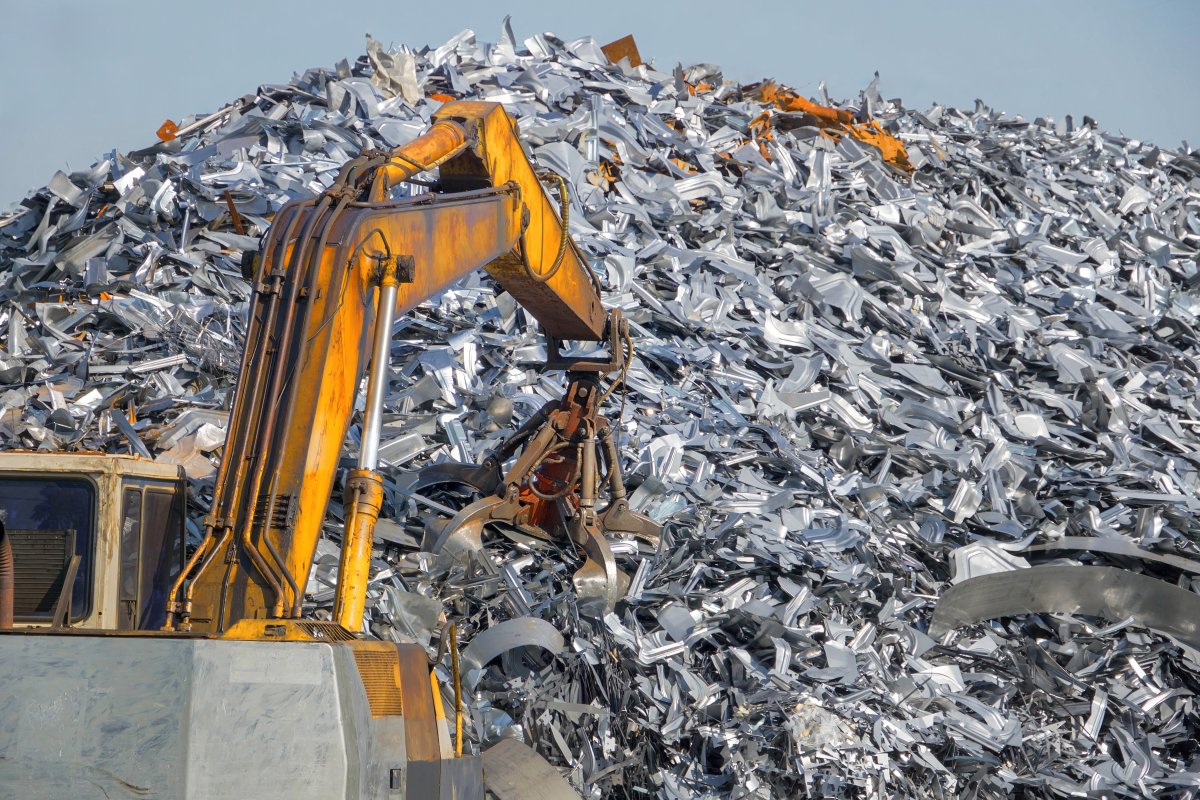 Flagrant la o fabrică de reciclare aluminiu din Sântana. Peste 1200 kg de aluminiu sustrase din companie de un grup infracțional organizat.