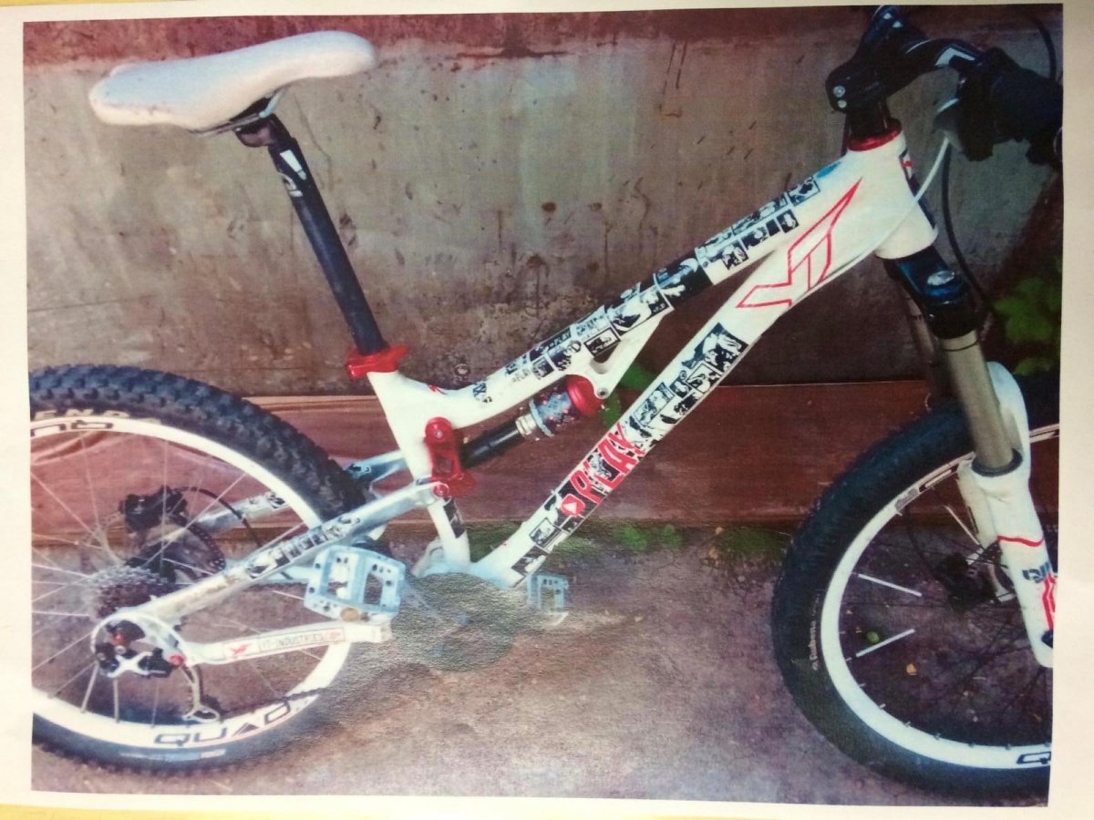 Polițiștii Biroului de Investigații Criminale au identificat un bărbat banuit de furtul unei biciclete in valoare de 6.000 de lei.
