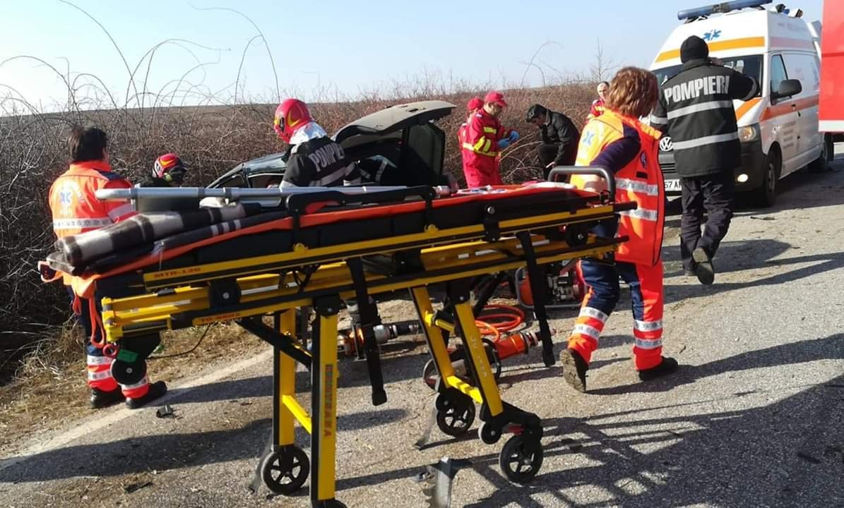 Accident auto cu doi morți la ieșirea din Bârsa spre Buteni (Foto-Video)