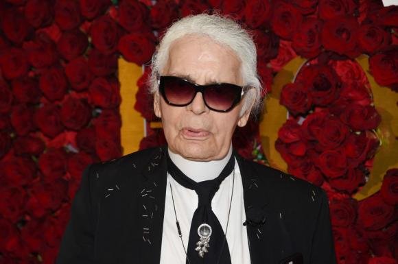 Karl Lagerfeld – designerul care a revoluționat moda, numit regele – a murit